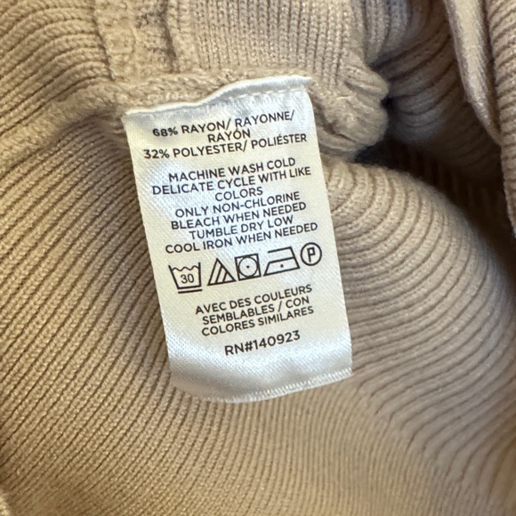 LOFT Women's Cream V-Neck Sweater - Picture 2 of 3